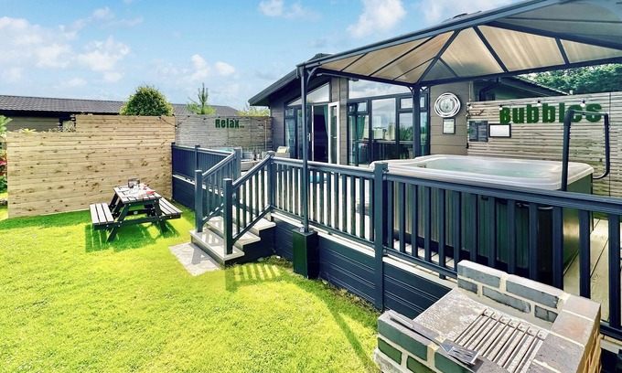 Raywell Ski Chalet | 1 bedroom accommodation in Raywell, Beverley