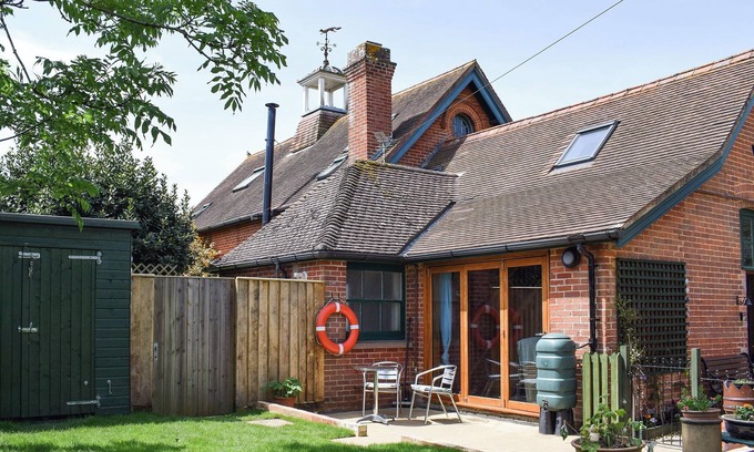 Freshwater Cottage | 1 bedroom accommodation in Freshwater, near Yarmouth