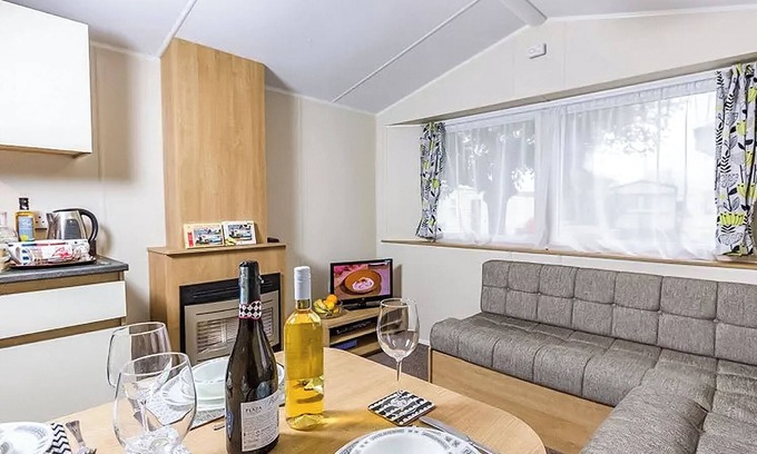 Ningwood House | 1 bedroom accommodation in Newbridge, Nr Yarmouth