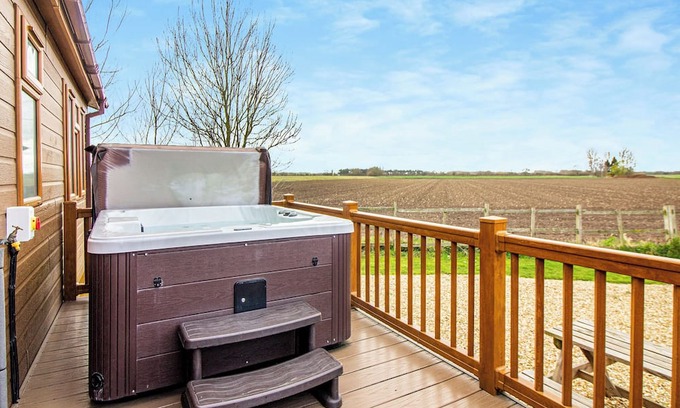 Aubourn Ski Chalet | 1 bedroom accommodation in Swinethorpe, Nr Lincoln