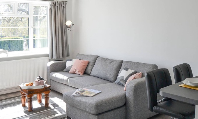 Thorpe St Andrew Cottage | 1 bedroom accommodation in Thorpe Green, near Norwich