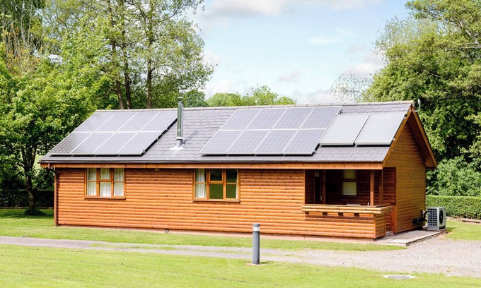 Kilcot Ski Chalet | 1 bedroom accommodation in Kilcot, Newent
