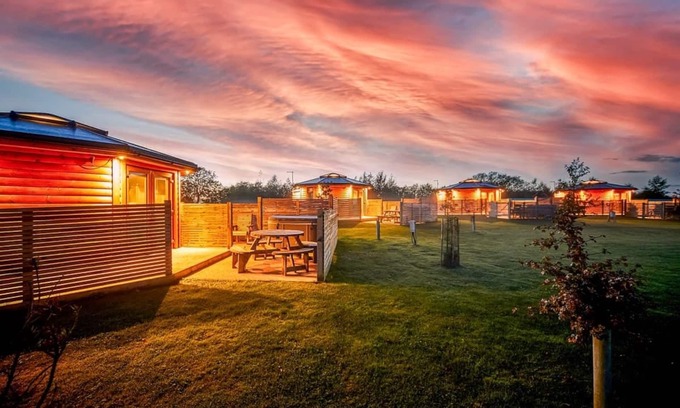 Fitling Ski Chalet | 1 bedroom accommodation in Fitling, Nr Hornsea