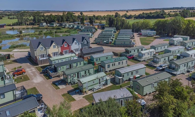 Skegness Ski Chalet | 1 bedroom accommodation in Orby