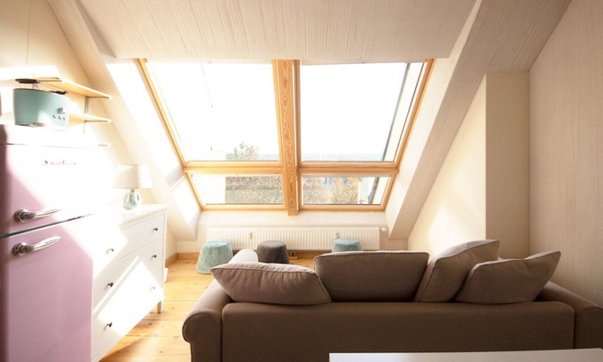 Penzing Condo | 1 Bedroom Apartment in the attic with view over Schönbrunn Park