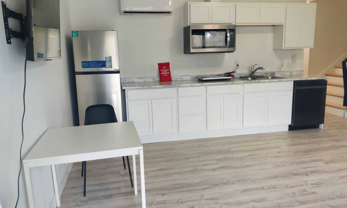 Halifax House | 1 bedroom apt with parking for short -midterm stay