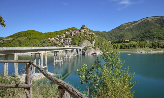 Castel di Tora Apartment | 1 bedroom cozy apartment in Castel di Tora