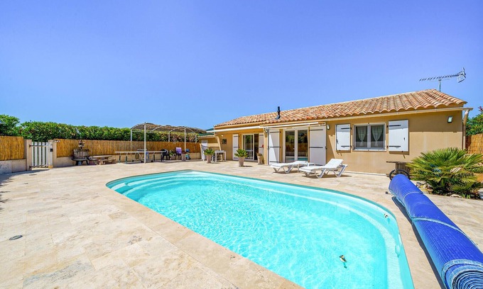 Auriol House | 1 bedroom gorgeous home in Auriol