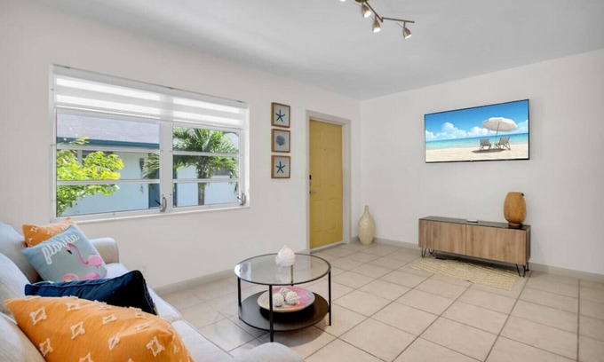 River Oaks Villa | 1-bedroom Home in Fort Lauderdale Airport - Cruise