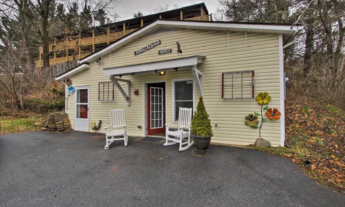 Boone House | 1 bedroom house right on King Street in the heart of downtown Boone