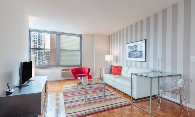 Downtown Jersey City Apartment | 1 Bedroom in Jersey City with Luxury Amenities