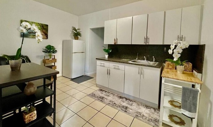 Homestead Apartment | 1 bedroom located in Homestead Fl , Near Fl keys , private parking