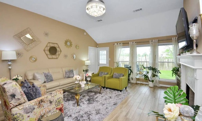 Barker House | 1 Bedroom | Private Home and Backyard and Deckn
