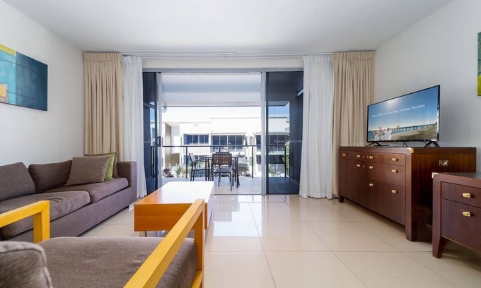 Urangan Apartment | 1-Bedroom Resort Apartment with Pool Views