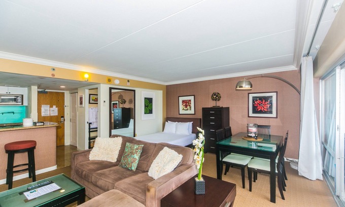 Waikiki Condo | 1-Bedroom unit on the 21st Floor overlooking the surrounding Waikiki area!
