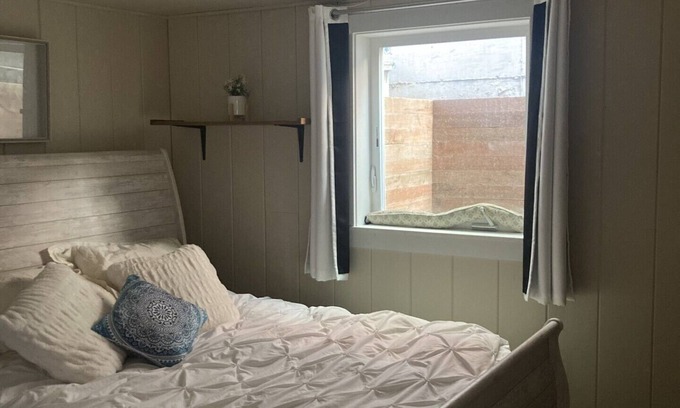 West Woodland Apartment | 1 Bedroom w/bathroom and kitchenette -shared laundry.n