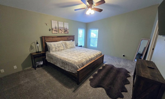 Lava Hot Springs House | 1 block from Main St & hot pools! POOL TABLE! Spacious 6 bedroom home