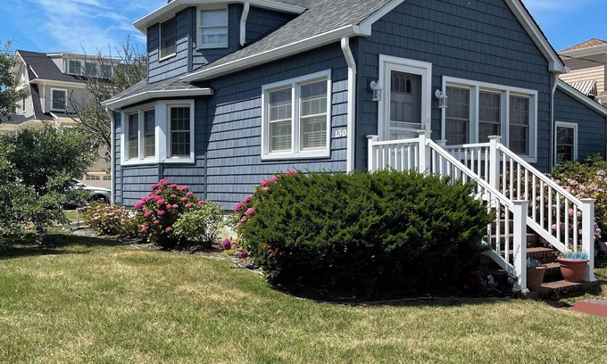 Mantoloking House | 1 block from the beach with 4 beach badges