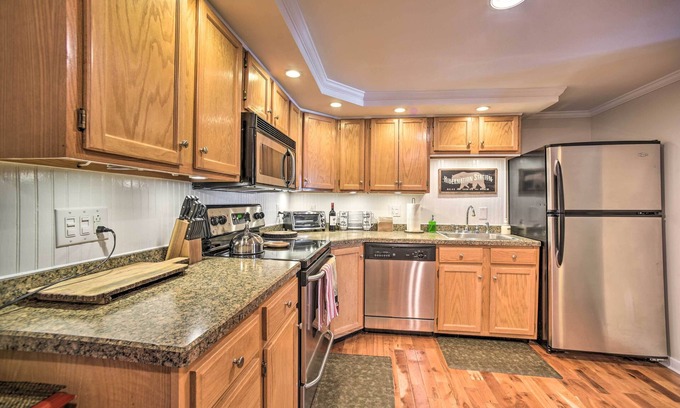 Hillcrest Apartment | 1 Block to Downtown: Cozy Condo by Mirror Lake