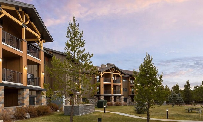 West Yellowstone Condo | 1 Block To Park Entrance, Large 1BDRM Resort Condo With Kitchen/Washer/Dryer
