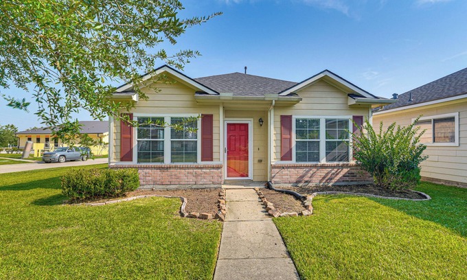 Central Southwest House | < 1 Block to Park: Dog-Friendly Home in Houston!