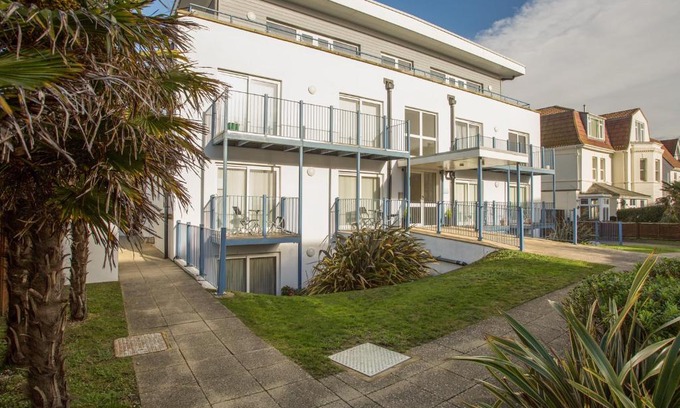 Southbourne Apartment | 1 Blue Waters