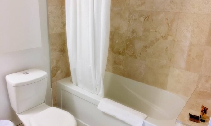 Toronto Entertainment District Condo | 1 BR + Den Condo - Downtown Toronto, Pool, Gym and Views!