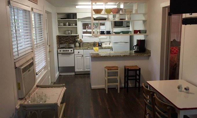 East Beach House | 1 BR East Beach Bungalow