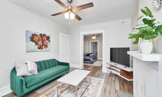 St. Louis Apartment | 1 Br near forest park, CWE, Grove- 4932 A FL2