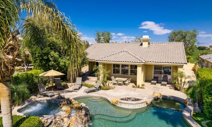 La Quinta House | #1 choice in PGA, WOW 3 master bedrm,Huge Private Lot! GR8 Views golf/mt #067336