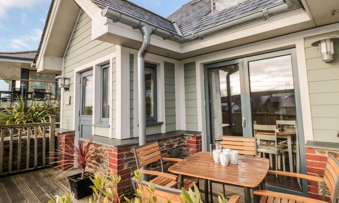 Bugford Cottage | 1 COURT COTTAGE, HILLFIELD VILLAGE, family friendly in Dartmouth