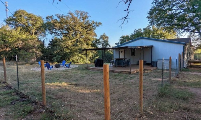 Elgin House | 1 House + 1 Yurt on 5 Acres