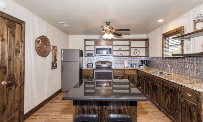 Fredericksburg Cottage | 1) La Cosina with Full Kitchen