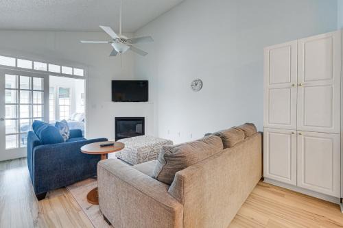 Vaught Apartment | 1 Mi to Beach Myrtle Beach Condo with Pool Access