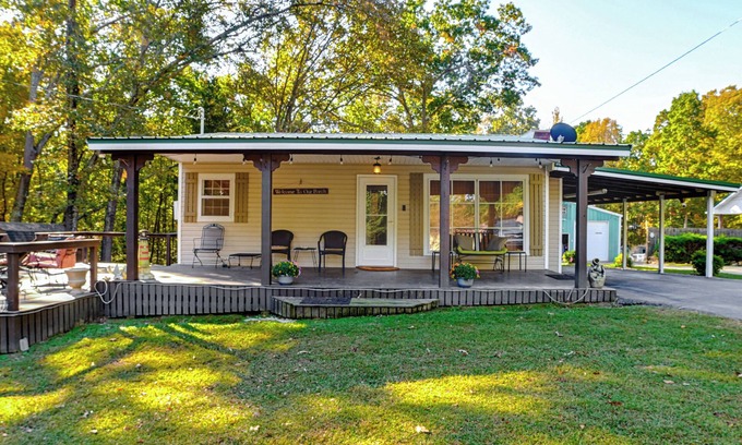 Springville House | 1 Mi to Buchanan Resort: Home w/Deck & Yard!