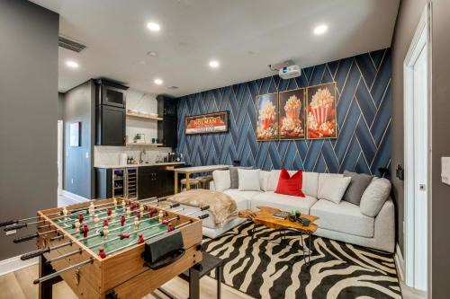 Church Hill House | 1 Mi to Dtwn Hot Tub Haven in Richmond!