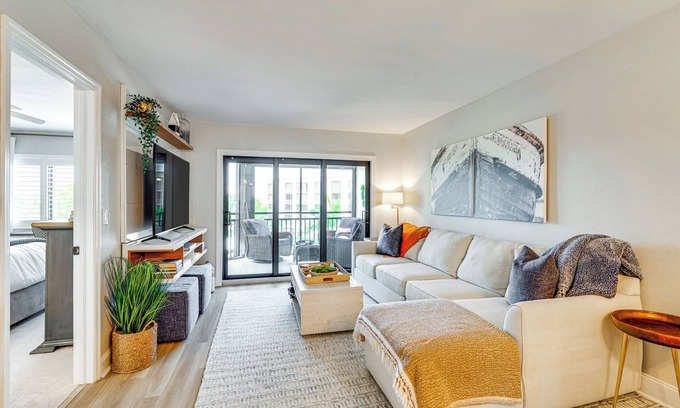 South Island Condo | < 1 Mi to Fort Myers Beach: Bayfront Condo w/Pool