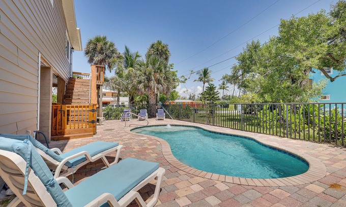 Fort Myers Beach House | 1 Mi to Fort Myers Beach Access! Chic Coastal Home