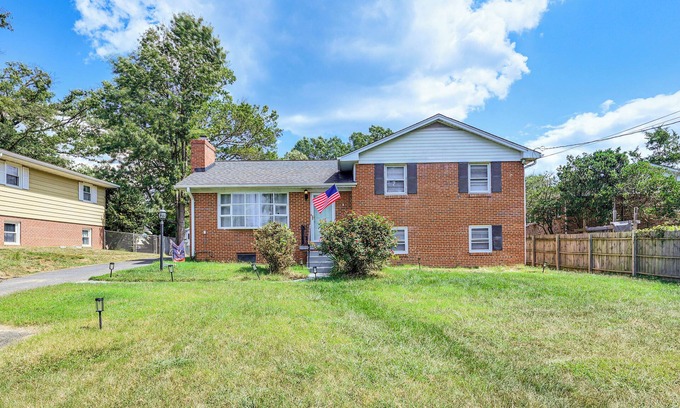 Mount Vernon House | 1 Mi to Mount Vernon! Family Home w/Large Yard