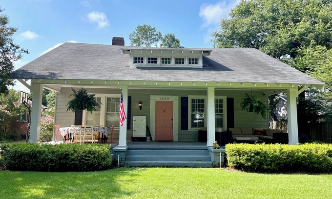 Summerville House | 1 mile from Masters! Updated 4/4.5 Craftsman House on the Hill!