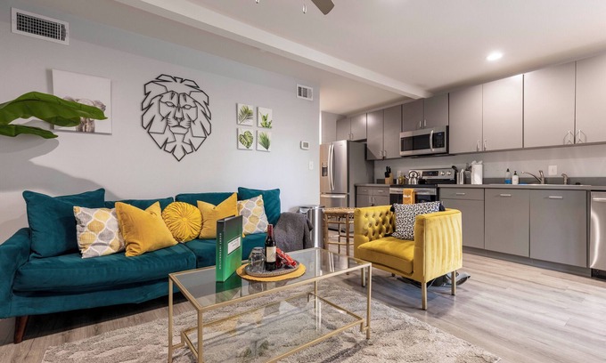 Cedars Apartment | 1 mile to Convention Center, Pets OK! King bed, W/D, Parking, Full Kitchen