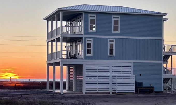 Port St. Joe House | 1-Min to Beach | Pool | Boat Parking | Sleeps 10 | Gulf View | Elevator