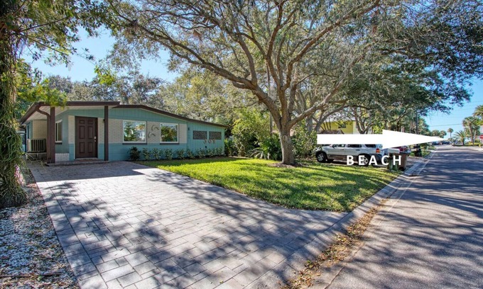 Indian Rocks Beach House | 1-min walk from beach! 4-bed house w/beach gear