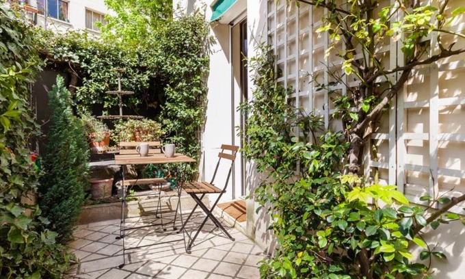 16th Arrondissement Bed & Breakfast | 1 Square du Docteur Blanche - Paris 16
