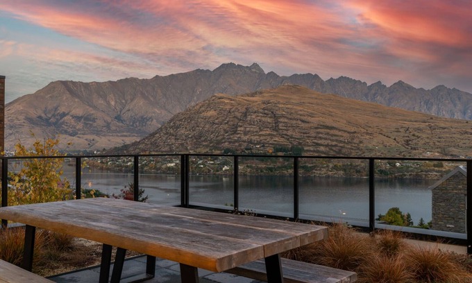 Queenstown Villa | 1 St. Marks