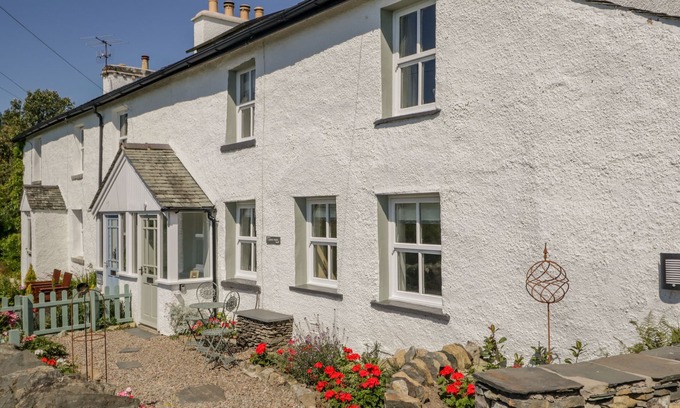 Crook Cottage | 1 SUNNY POINT COTTAGES, pet friendly, with open fire in Crook