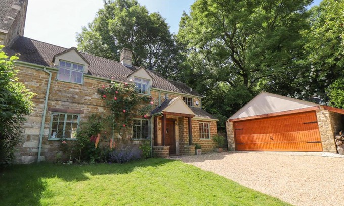 Moreton-in-Marsh House | 1 The Lane