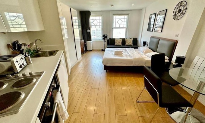 Soho Apartment | 1. V08 Large Apartment- 100m to Piccadilly Circus