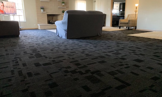 Lindenwood Park House | 10,458 sq ft 15 bedroom / 6 bathroom Home for Groups