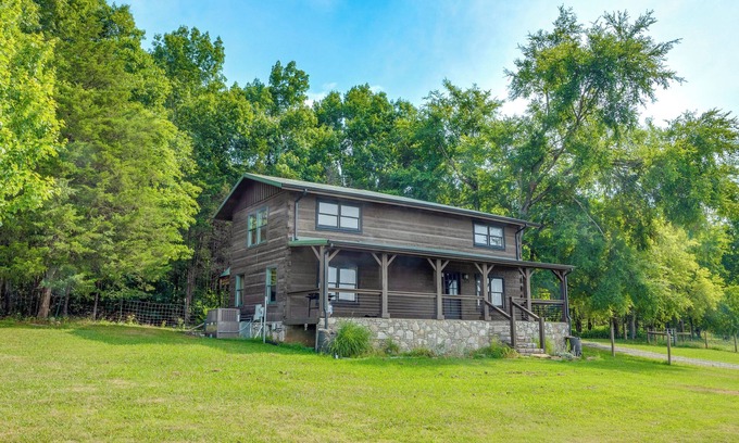 Rutherford County Cabin | ~ 10 Mi to Downtown: Murfreesboro Area Cabin